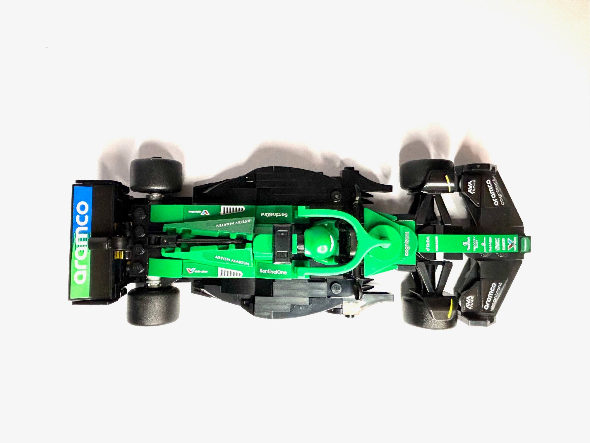 Lego Speed Champions - Aston Martin Aramco F1® AMR24 Race Car #77245 - Upgraded Halo
