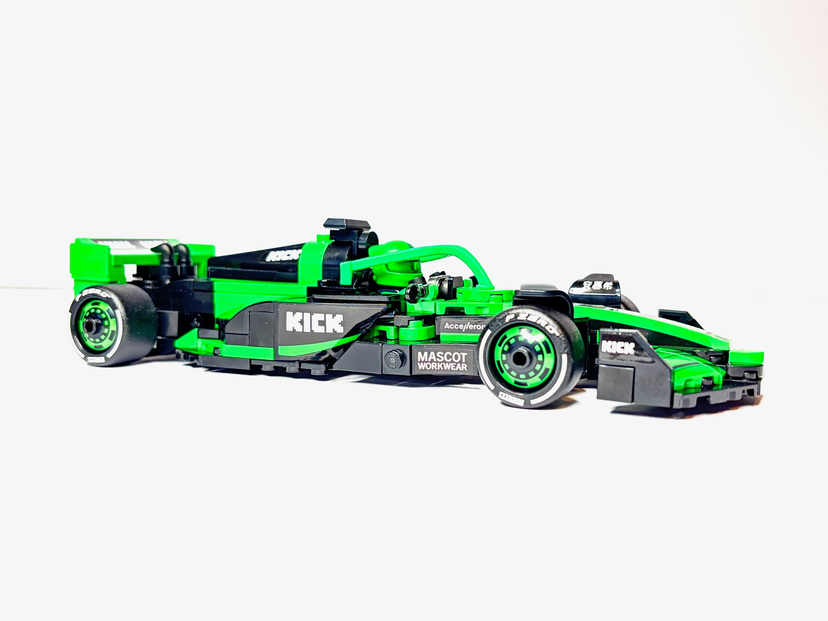 Lego Speed Champions - KICK Sauber F1® Team C44 Race Car #77247 - Upgraded Halo
